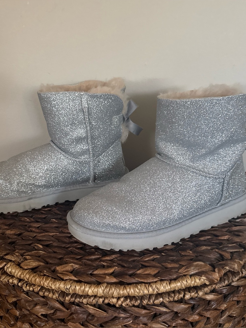 UGG MINI BAILY BOW- Women's Silver Glitter Boots